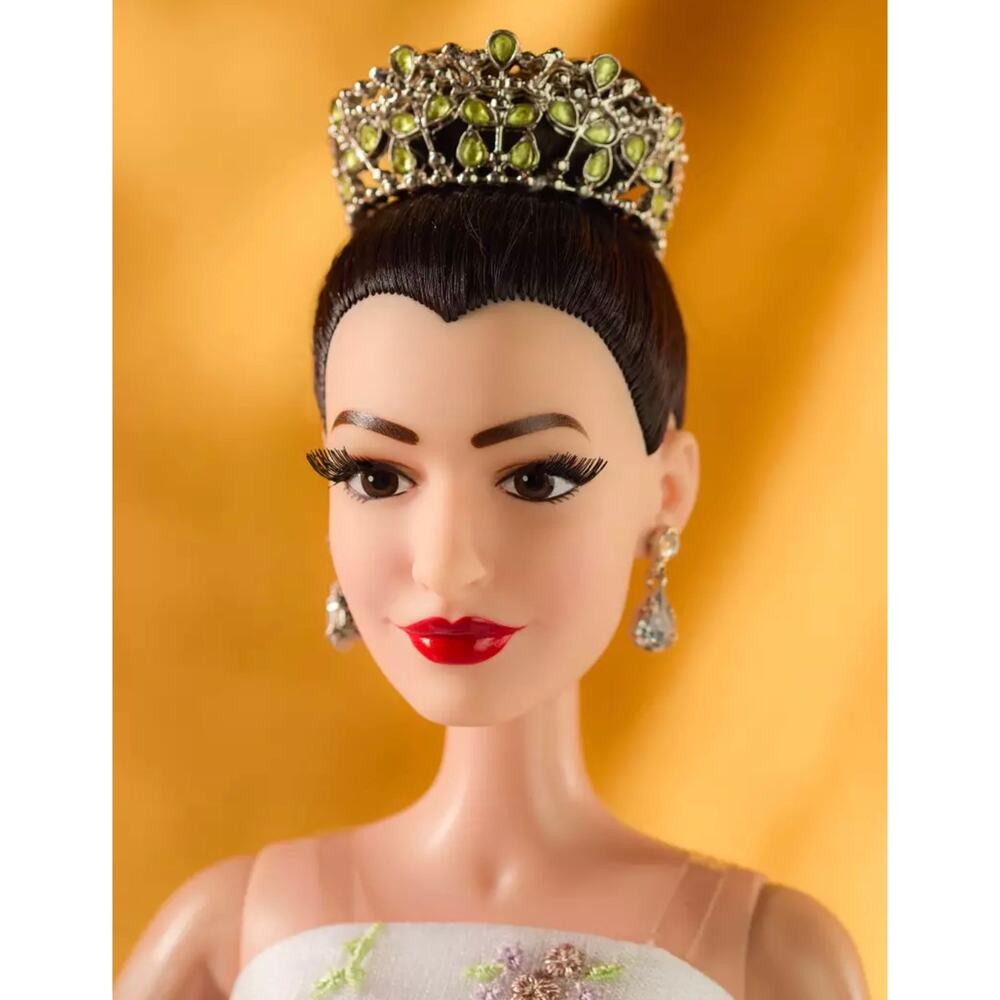Disney Mia Thermopolis Limited Edition Doll – The Princess Diaries – 17'' – D23 - Picture 3 of 10